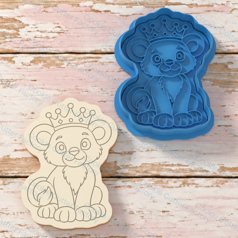 Sitting Lion Cub with Crown Cookie Cutter and Embosser Stamp - All Sizes STL Download | CCF_APPROVED_MEDIA_V1:3:094ff8357dc43bae3a4b84f40ae621fa7c9ee9a971eccf76684f3017a1515173